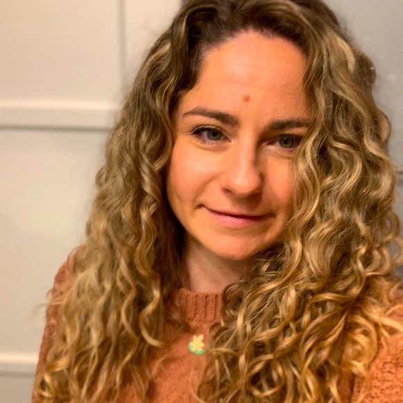 Meet your Posher, Lindzi - Picture 2 of 2